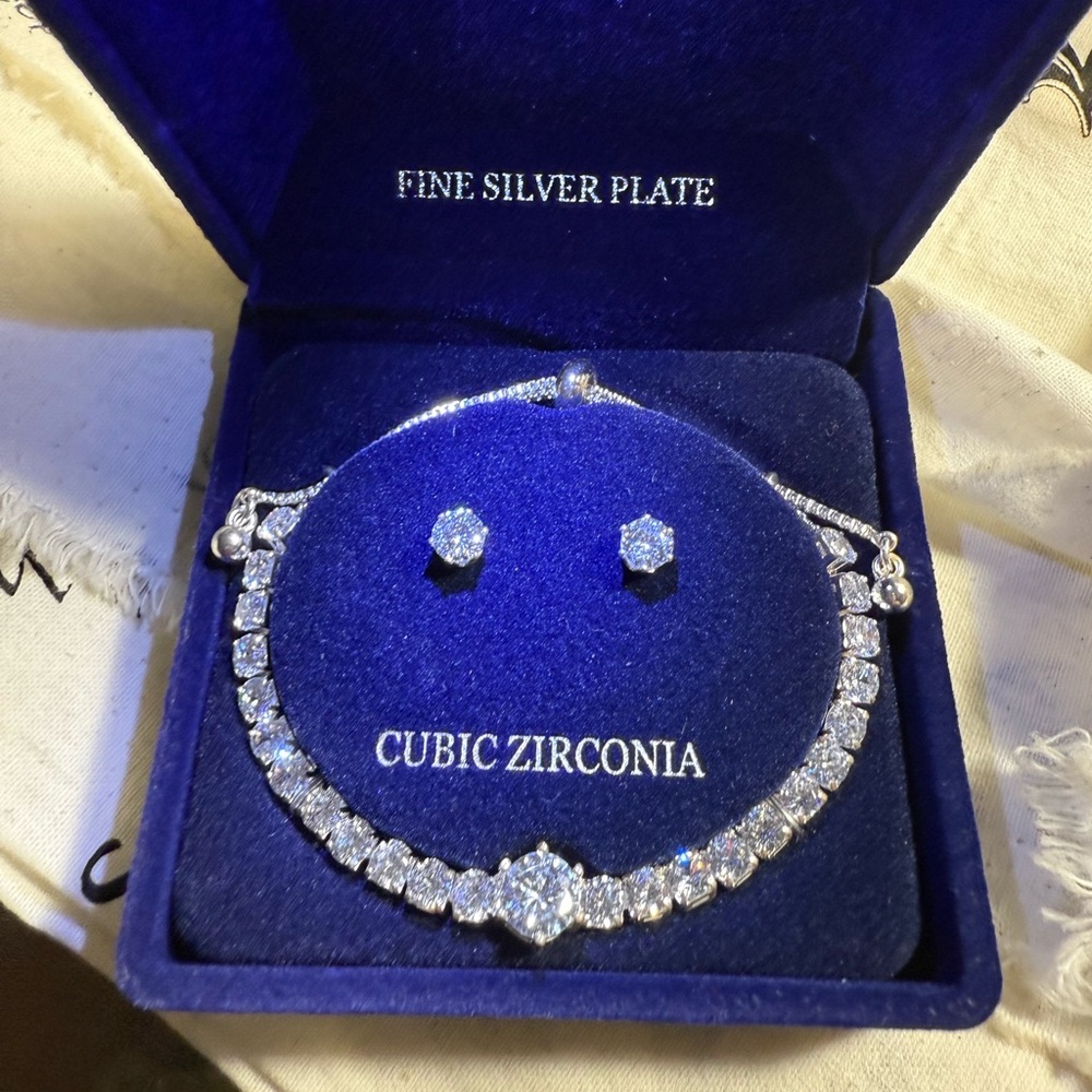 Elegant Silver Cubic Zirconia bracelet and Earring Set